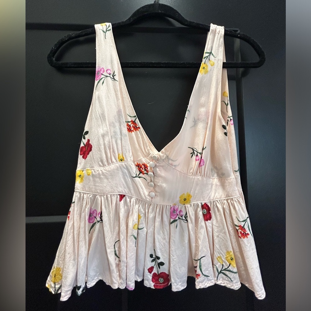 Cute floral tank top!